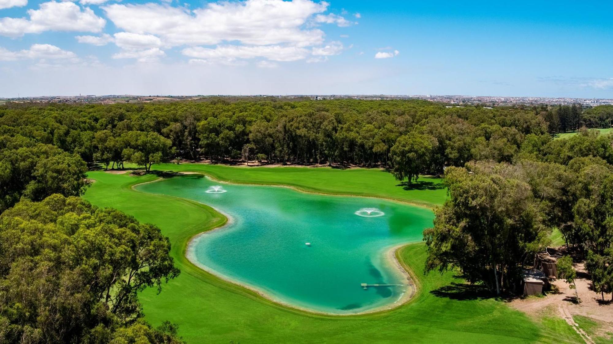 فندق بولمان مازاجان رويال جولف آند سبا الجديدة المظهر الخارجي الصورة The 17th hole at the 2015 PGA Championship