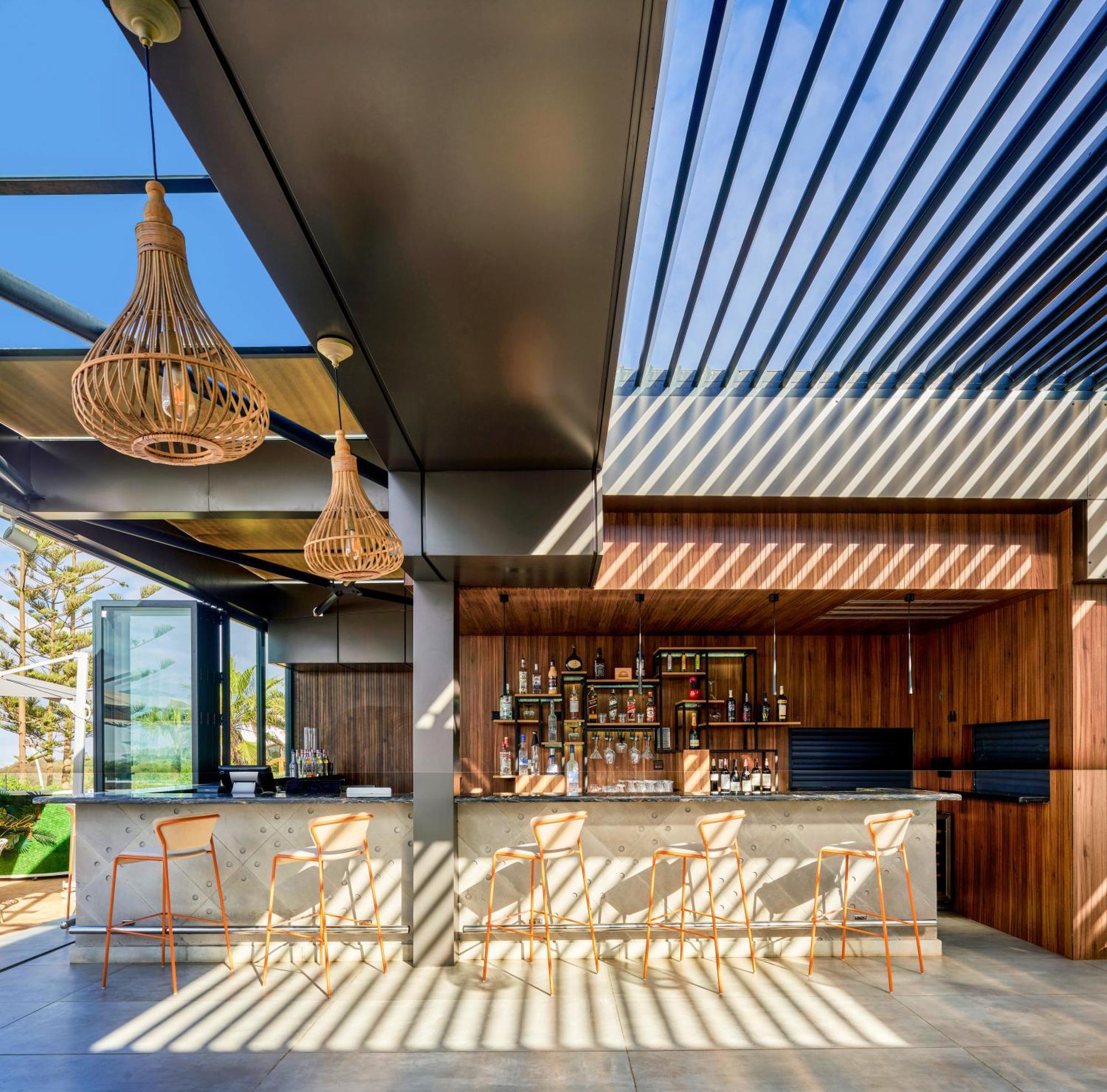 فندق بولمان مازاجان رويال جولف آند سبا الجديدة المظهر الخارجي الصورة The bar at the rooftop
