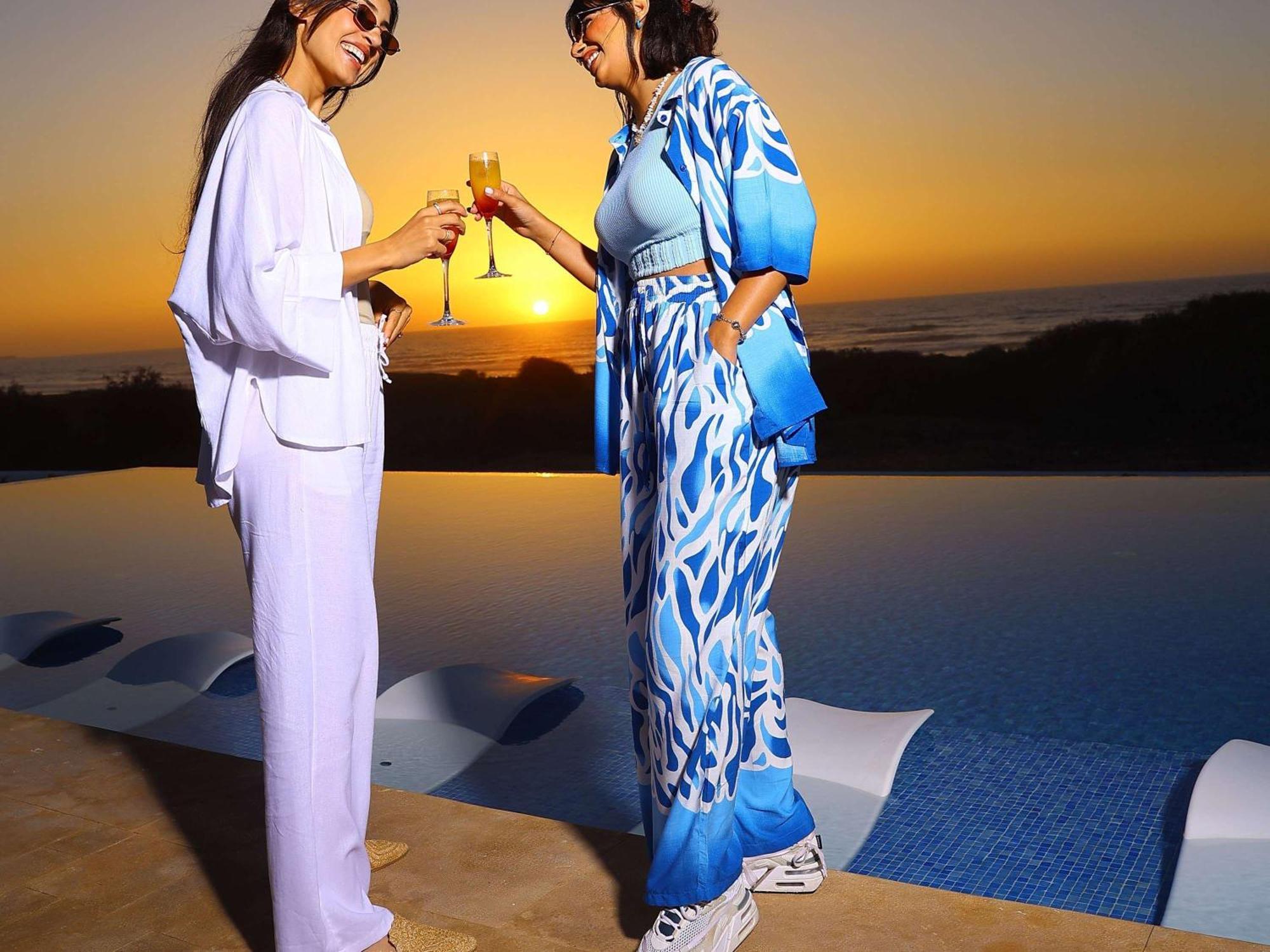 فندق بولمان مازاجان رويال جولف آند سبا الجديدة المظهر الخارجي الصورة Two women wearing kaftans