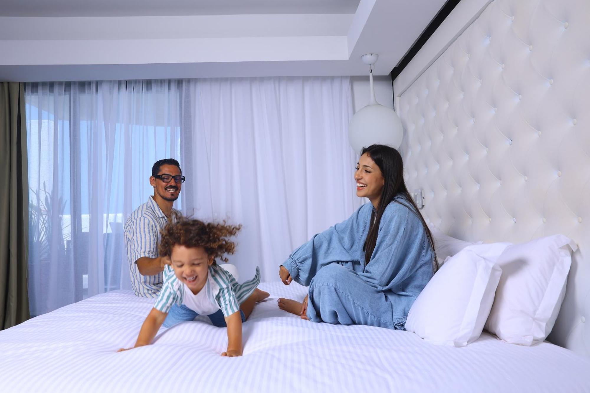 فندق بولمان مازاجان رويال جولف آند سبا الجديدة المظهر الخارجي الصورة Family at the hotel